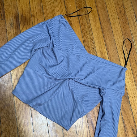 Off the Shoulders too - Picture 1 of 1